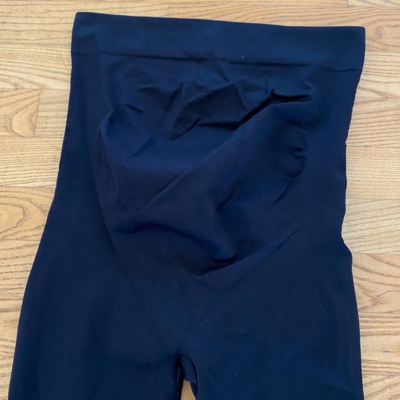 BLANQI® Everyday™ Maternity Belly Support Leggings 
Small 
Black - Picture 5 of 6